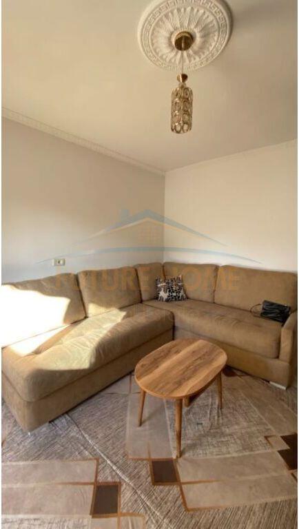 Qera 2+1 Kombinat . Cmimi 350 Mije Leke  