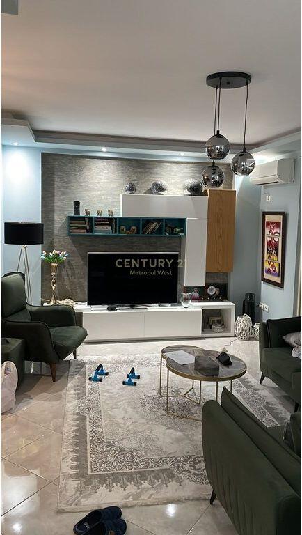 Apartament 2+1+2 tualete, me post parkimi në Shitje - Fresku Tiranë!