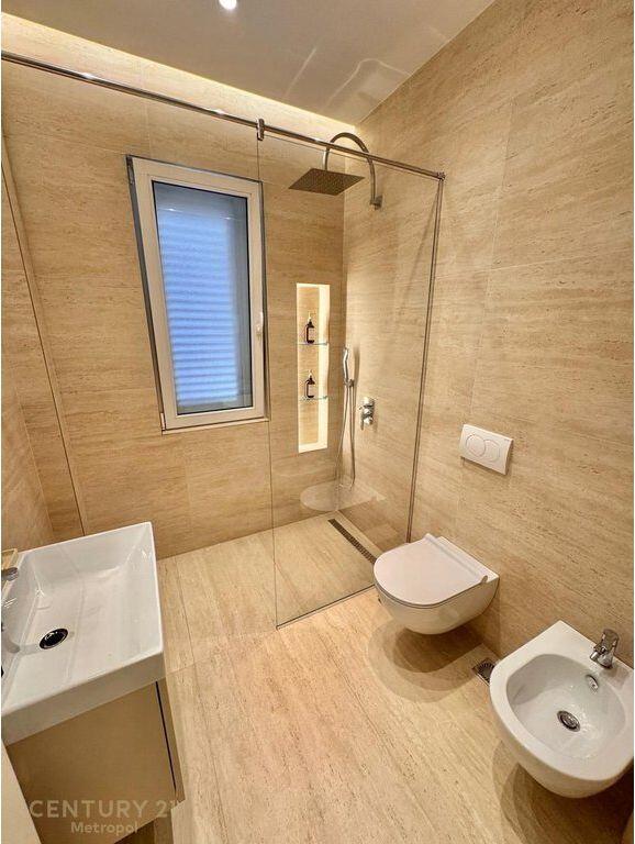 Apartament 1+1 me Qira – Rruga e Barrikadave, Tiranë