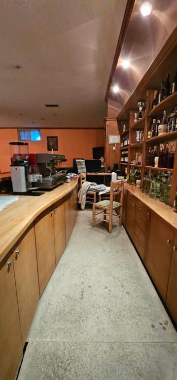 JEPET ME QERA NDERTESA SHUMËFUNKSIONALE 3 KATËSHE ADRESA SHENOVLASH 200M NGA AUTOSTRADA