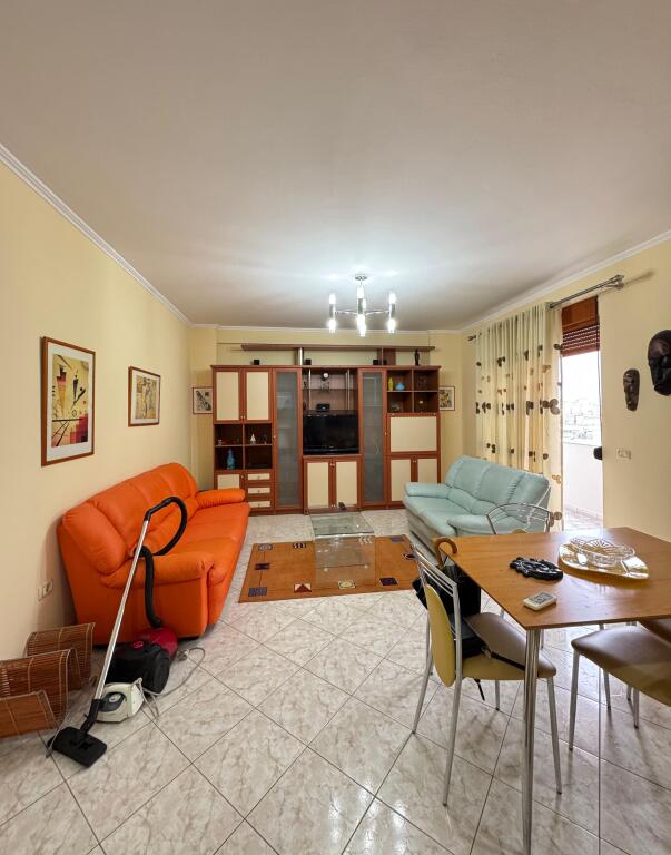 Apartament 1+1,me qira Rruga e Portit
