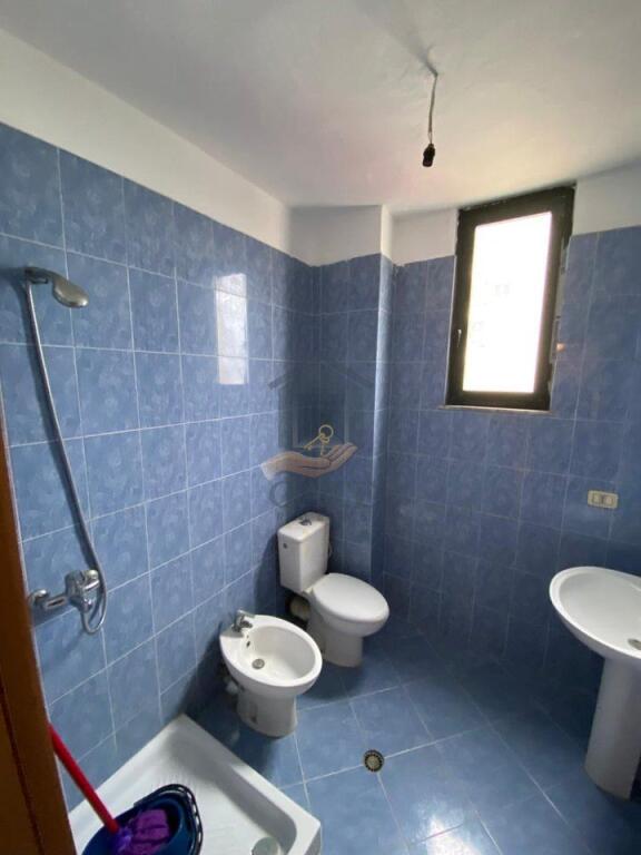 🏡 Shitet Apartament 2+1+2 në zonën e Markatës – Pallat i ri, kat i 9-të, me ashensor.