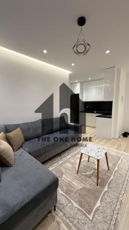 Qera 1+1 Astiri / Arredim Lluks.