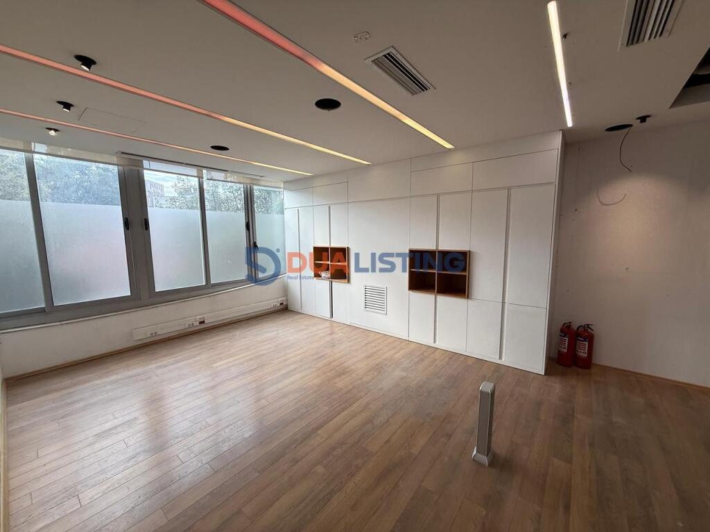 Jepet me qira ambient biznesi 85 m² ,Rruga e Elbasanit, pranë Mullirit!