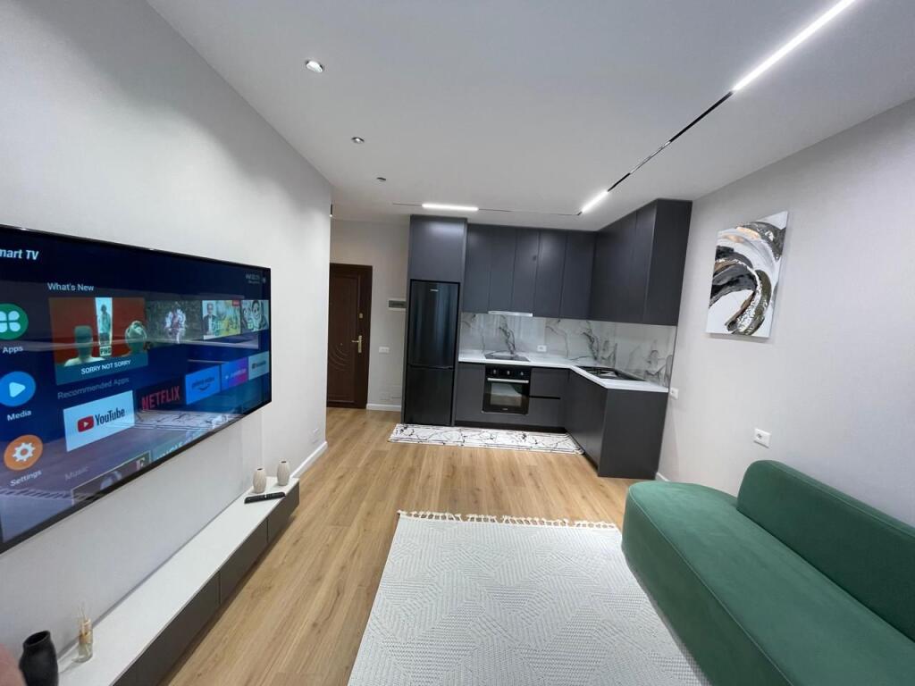 Sip:61 bruto Sip:50.1 neto Kati:3 Me Ashensor  Me Hiporek 📍Astir  Vila L