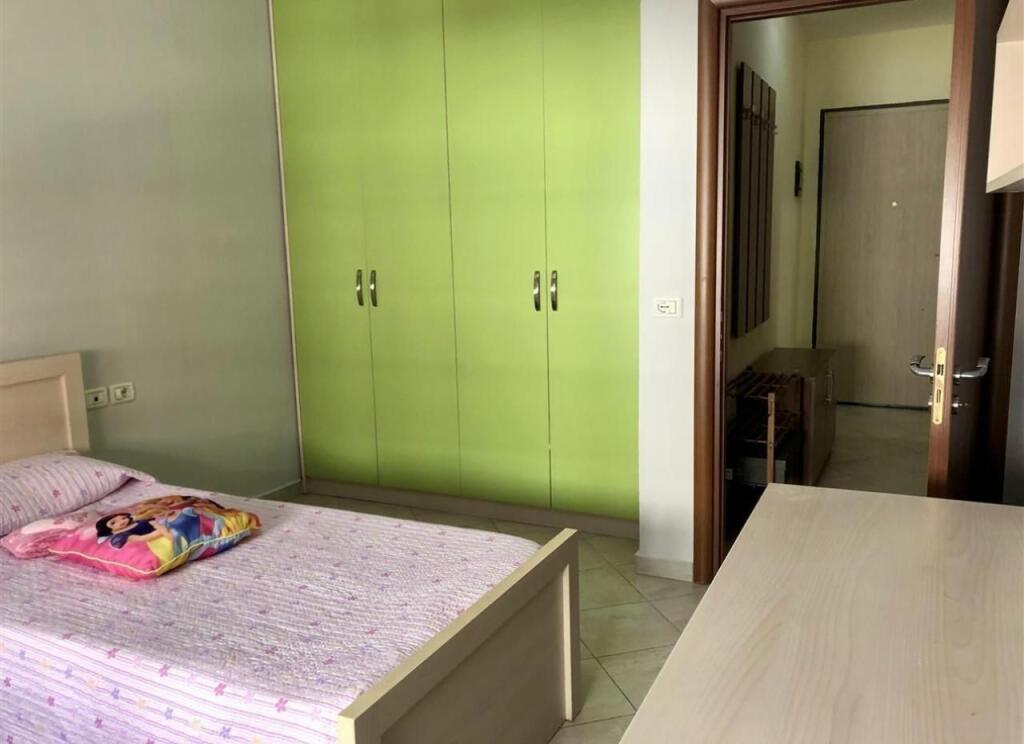 Jepet me qera apartamenti 1+1 ,Rruga Haxhi Hysen Dalliu, prane Prokurorise ,prane Kmy  Cmimi: 500 mije leke