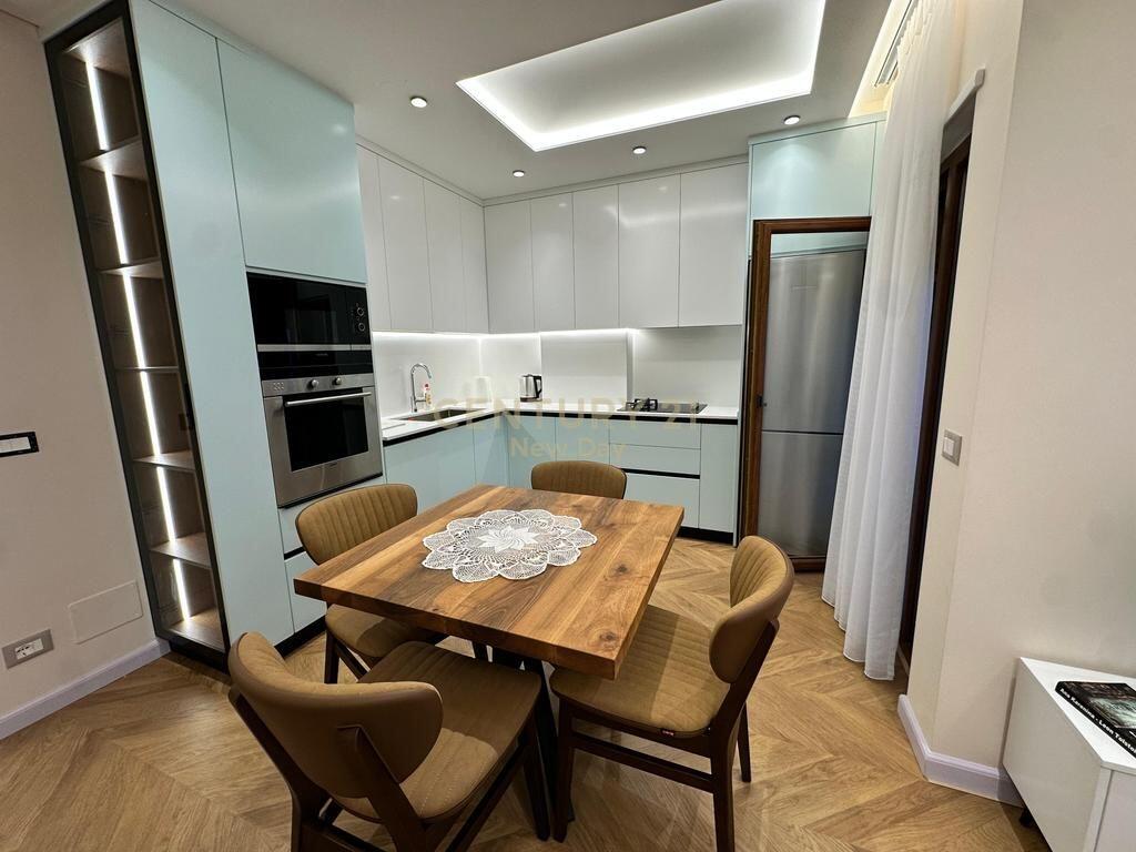 JEPET APARTAMENT ME QIRA 2+1+2 ME PAMJE DETI NE CURRILA!