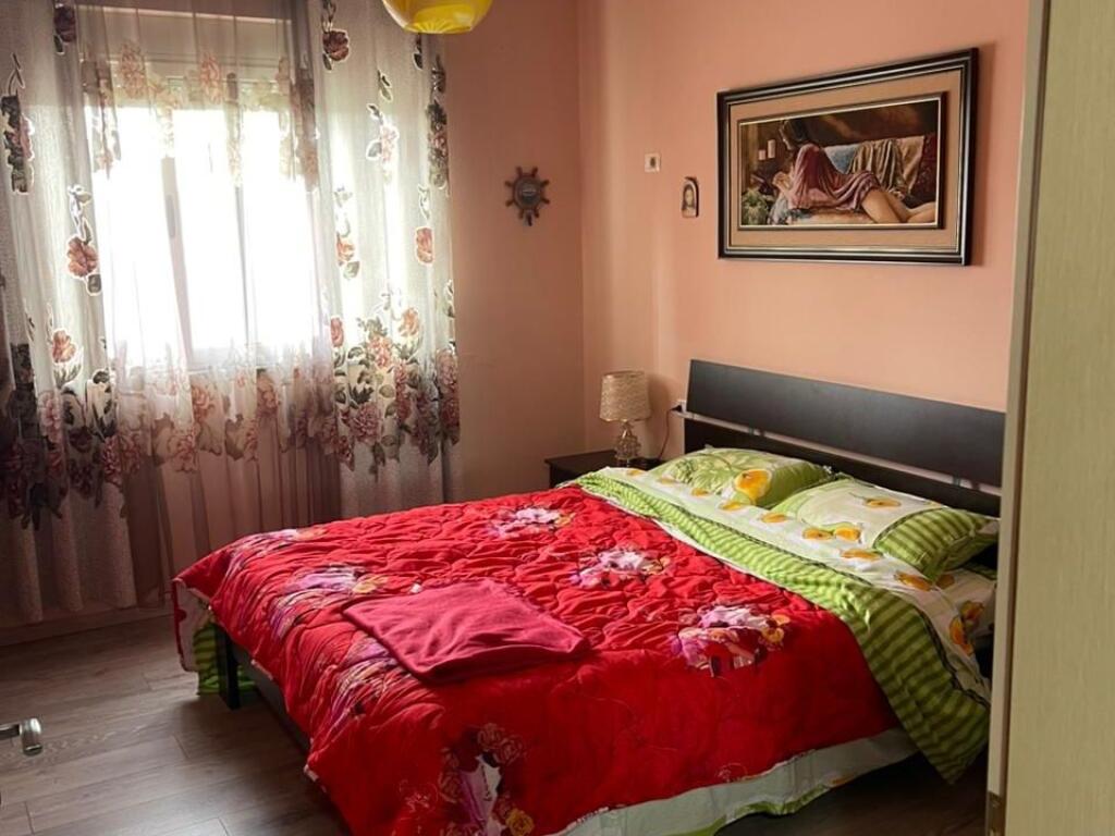 APARTAMENT 1+1 ME QIRA – PRANË HOTEL PALACE