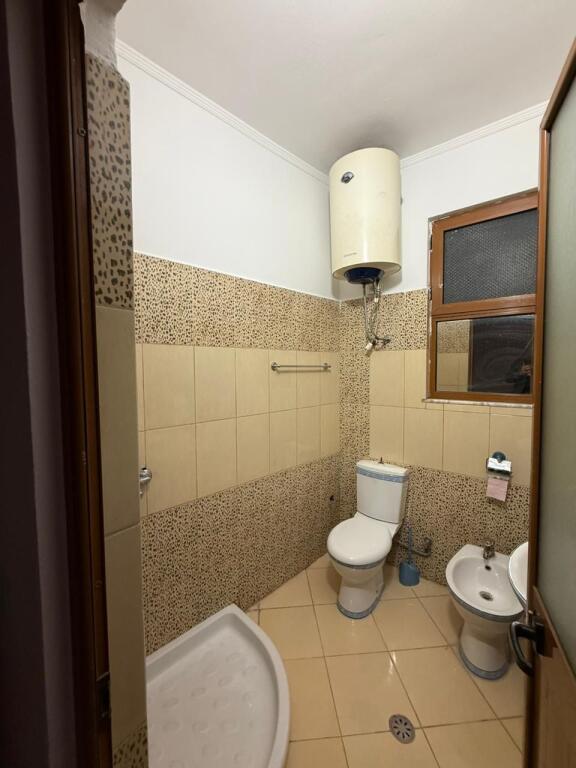 Jepet me qera apartament 2+1 prane Bulevardit te ri