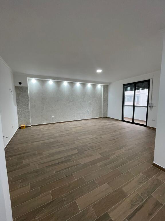 🏡 APARTAMENT ME QERA 3+1+2+3 BALLKONE UJESJELLSI DURRES