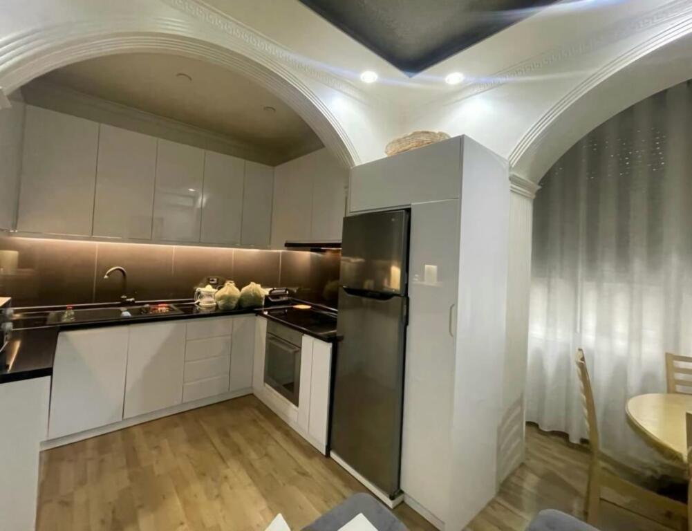 Jepet me qera apartament 2+1 ne hyrje te Don Boskos!