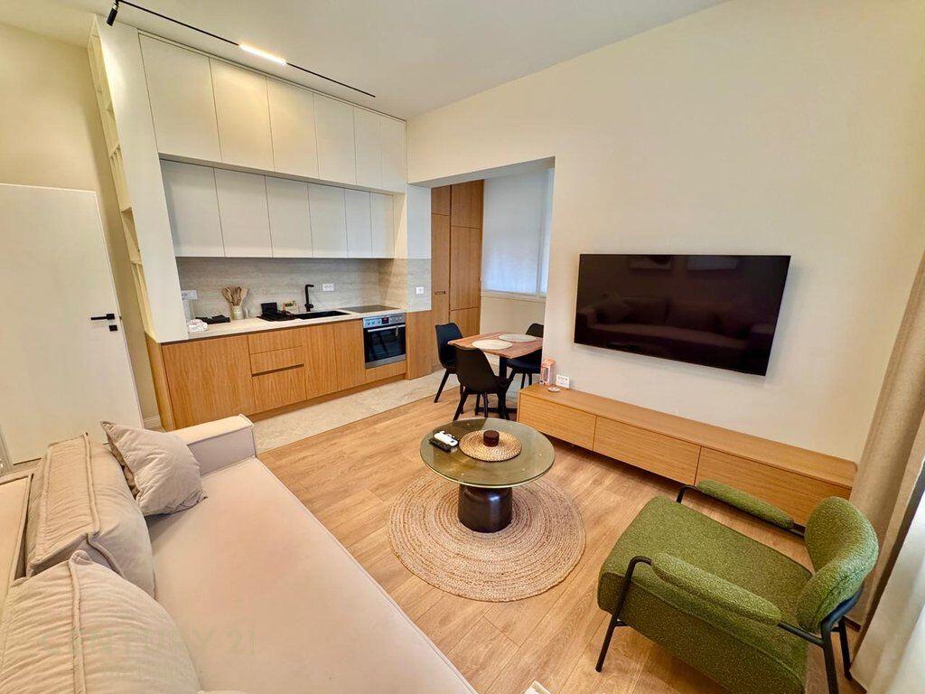 Apartament 1+1 me Qira – Rruga e Barrikadave, Tiranë