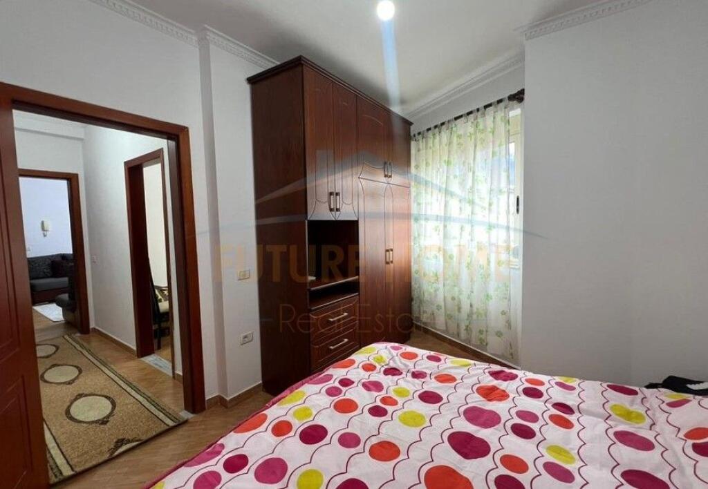 Jepet me Qera Apartament 2+1+2 , Fresku