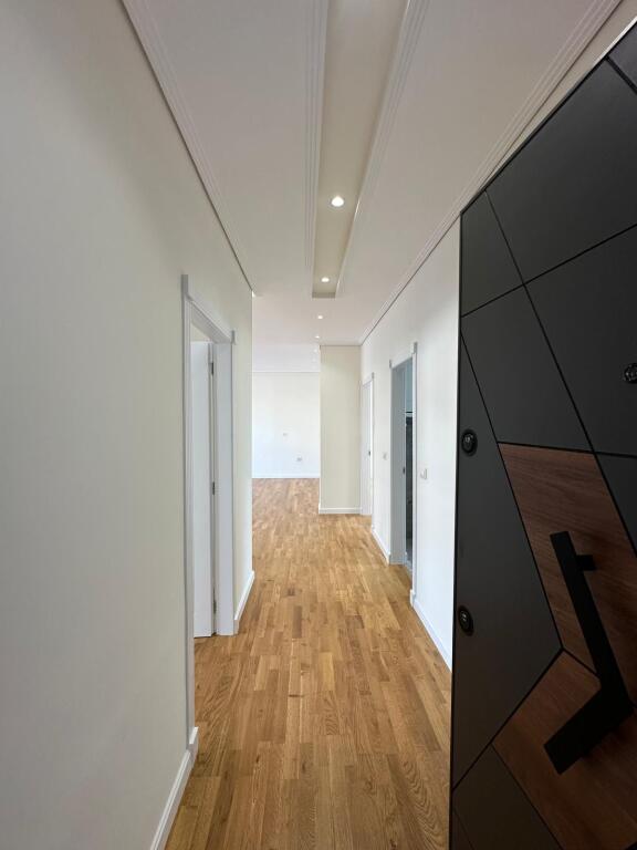 Shitet, Apartament 2+1, Qesarak, Fresk.