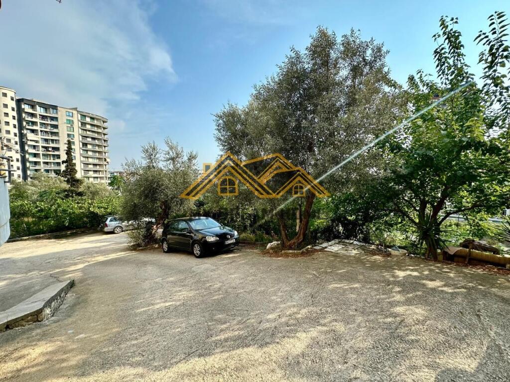 GARSONIERE PER SHITJE TEK SHKEMBI I KAVAJES !