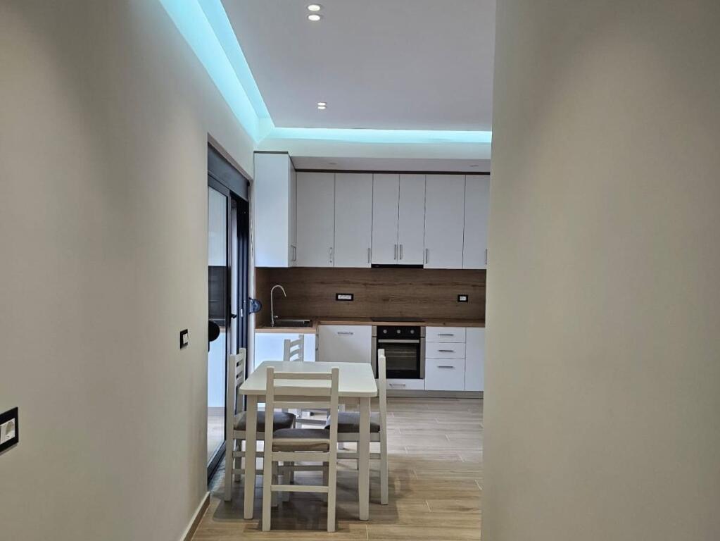 JEPET ME QERA APARTAMENT 1+1 – KISHA AMERIKANE, KËNETË