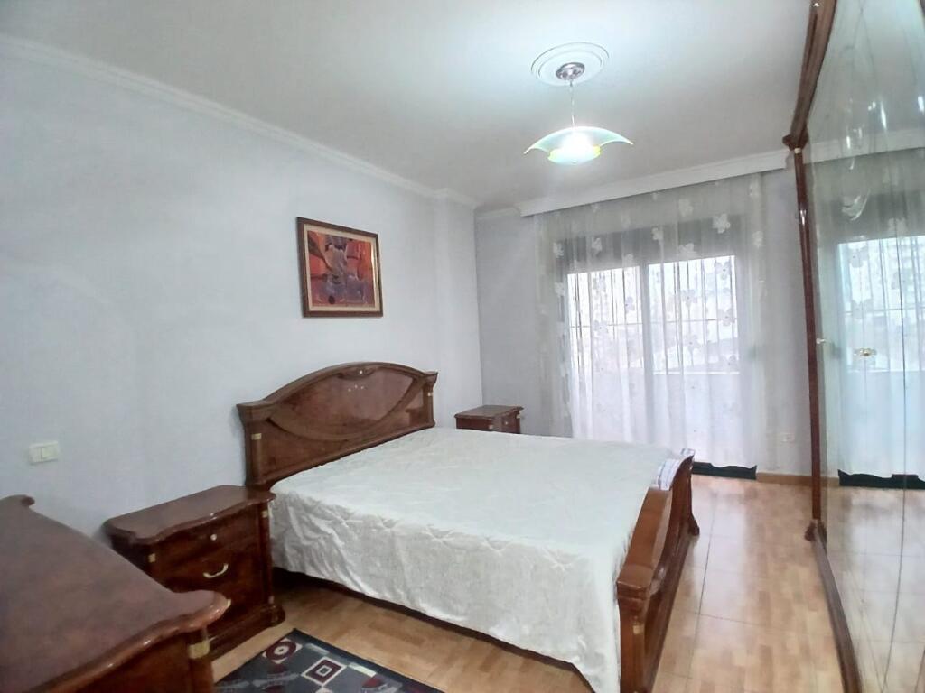 JEPET ME QIRA 2+1+1  Rruga e Kavajes 65.000 LEKE