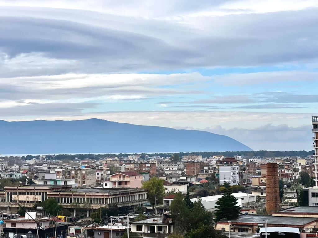 Penthouse 4+1+2wc &amp; 2 Ballkone me Qera - Kisha Ortodokse, Vlore