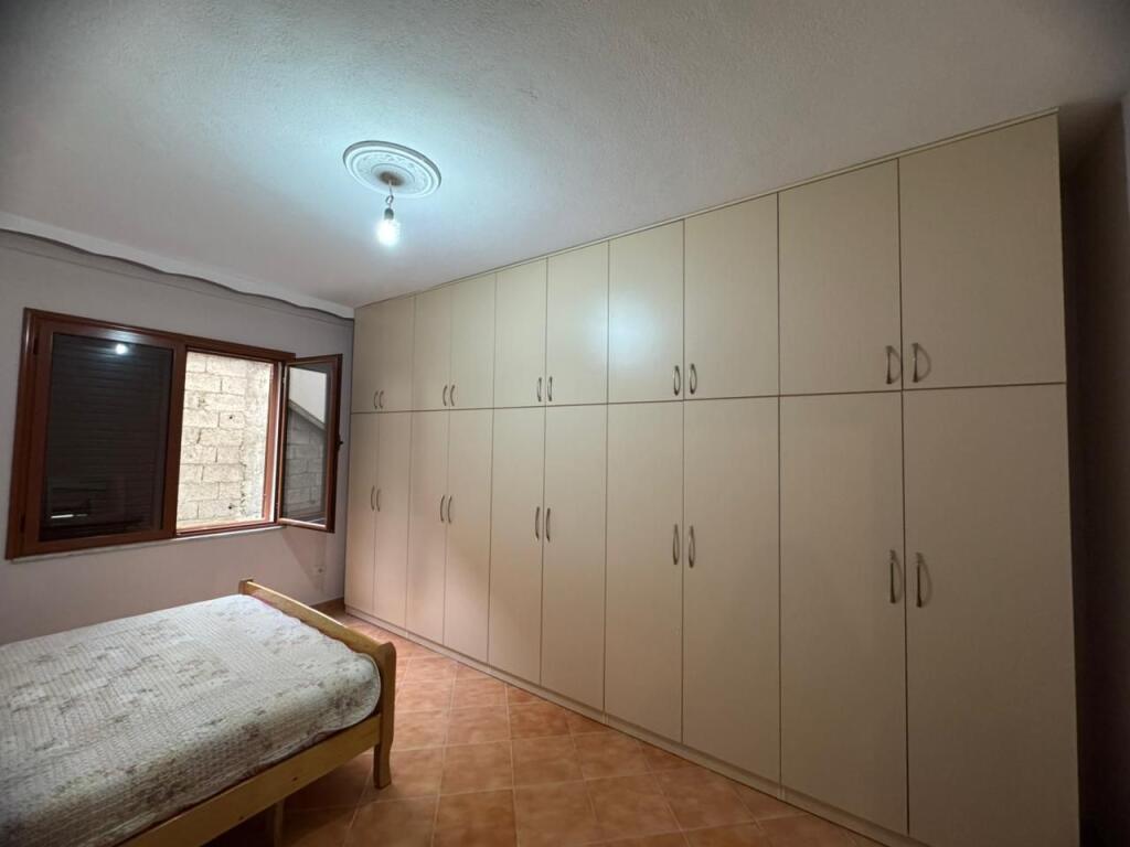 Jepet me qira apartament modern 2+1, pranë Kristal Center!