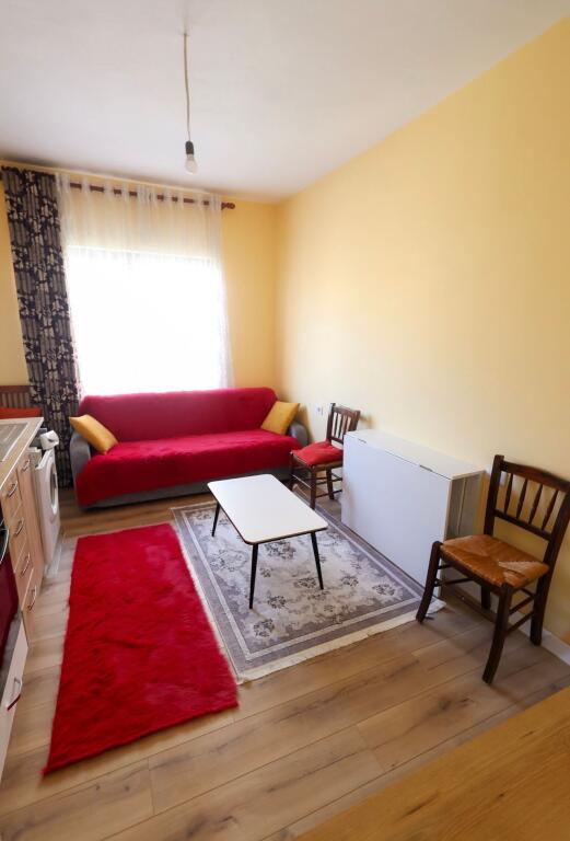 Jepet me Qira Apartamet 1+1. 📍  Shkoze