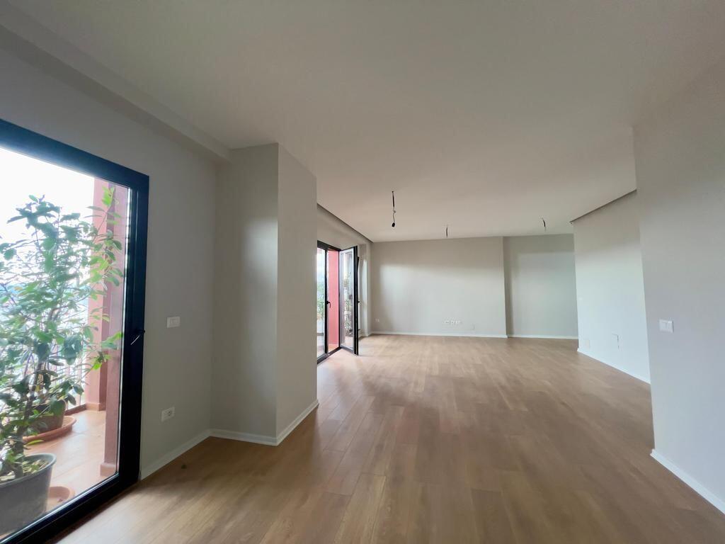 Jepet me qira ambient për zyre – Garden Building, Rruga e Kavajës