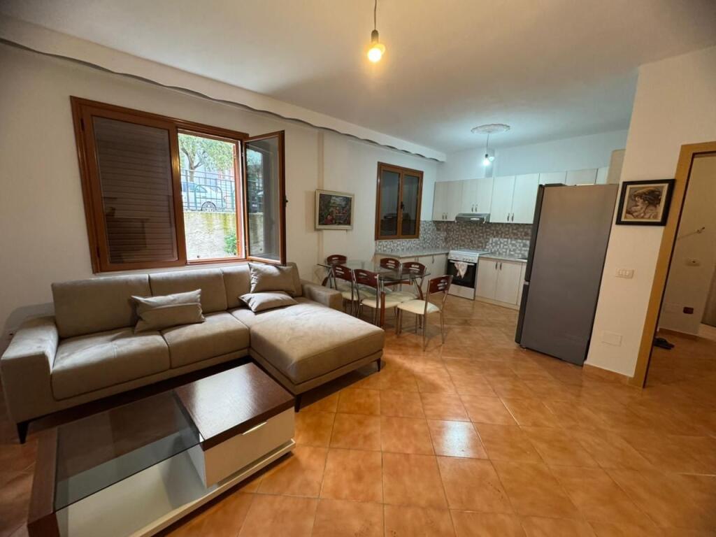 Jepet me qira apartament modern 2+1, pranë Kristal Center!