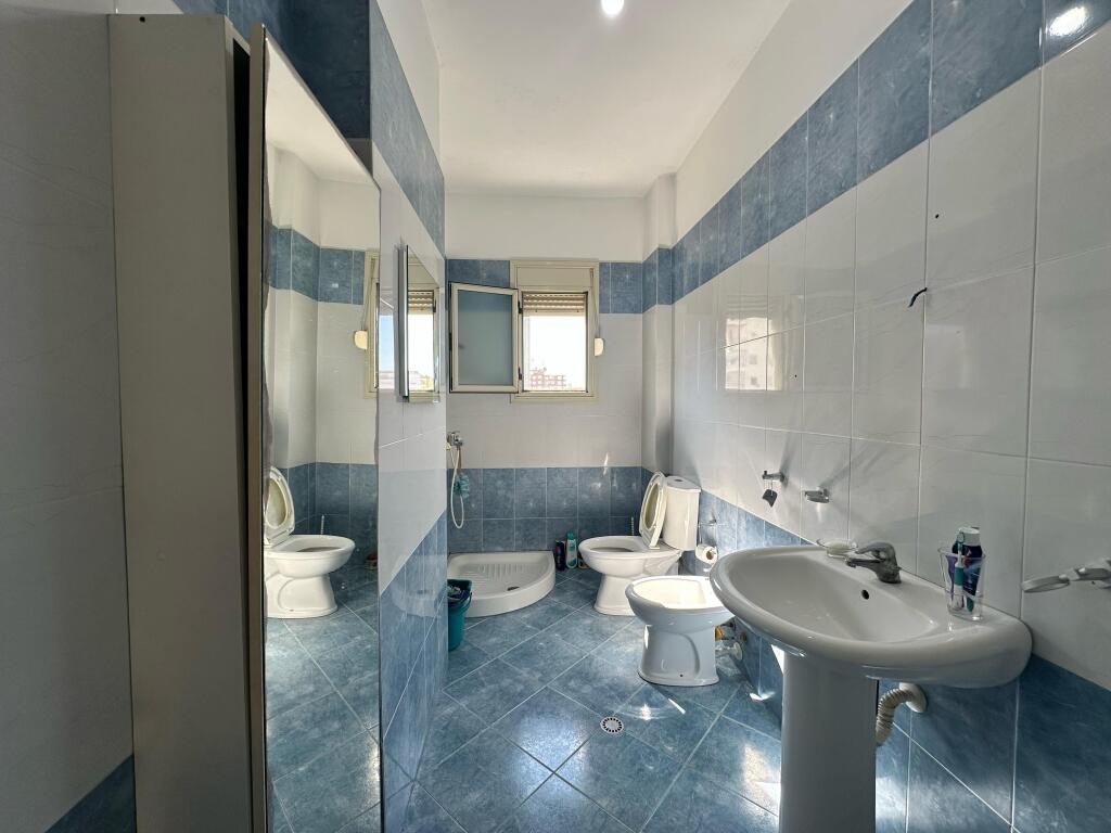 Apartament 2+1 me Qera Afatgjate - Stadiumi, Vlore