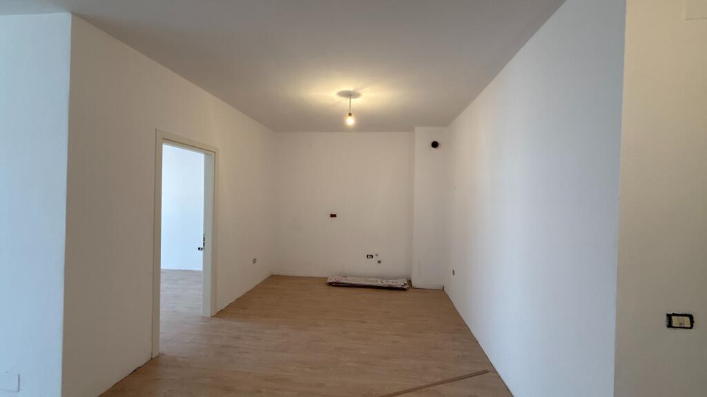 ASTIR APARTAMENT 2+1+2 PER SHITJE!

