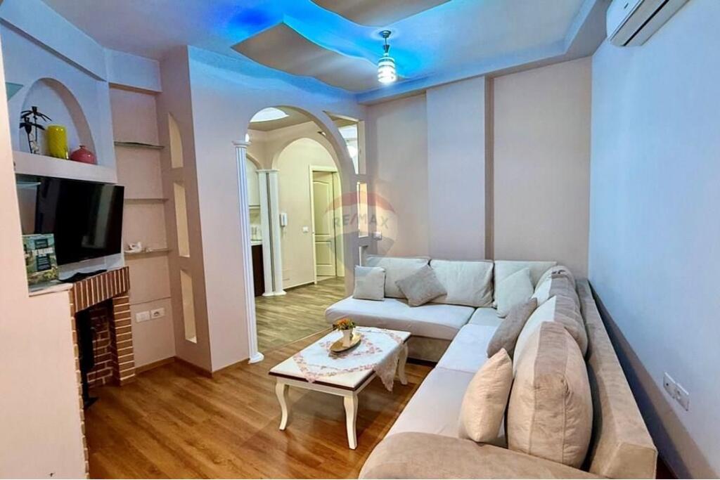 APARTAMENT 1+1 ME QIRA PRANE GJIMNAZIT PARTIZANI !