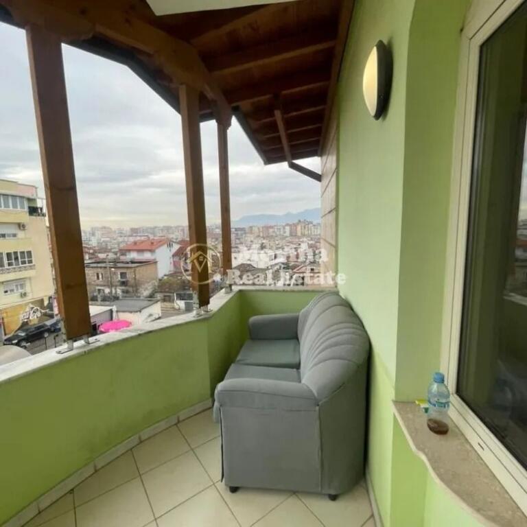 Affitto, Appartamento 2+1, a Selite, dietro la Scuola Marin Barleti, 600 Euro/mese