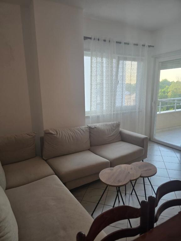 Apartament — 2+1 me qera 📍 Adresa: Shkembi i Kavajes.