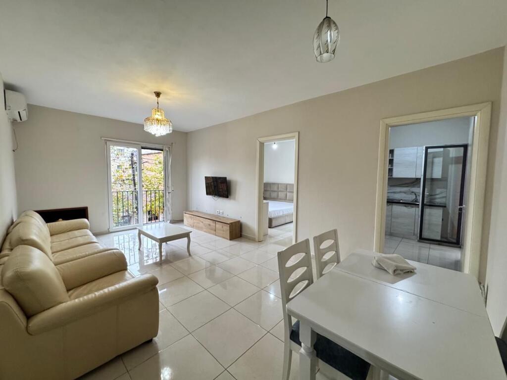 Jepet me qera apart 2+1 te Shkencat e Natyres