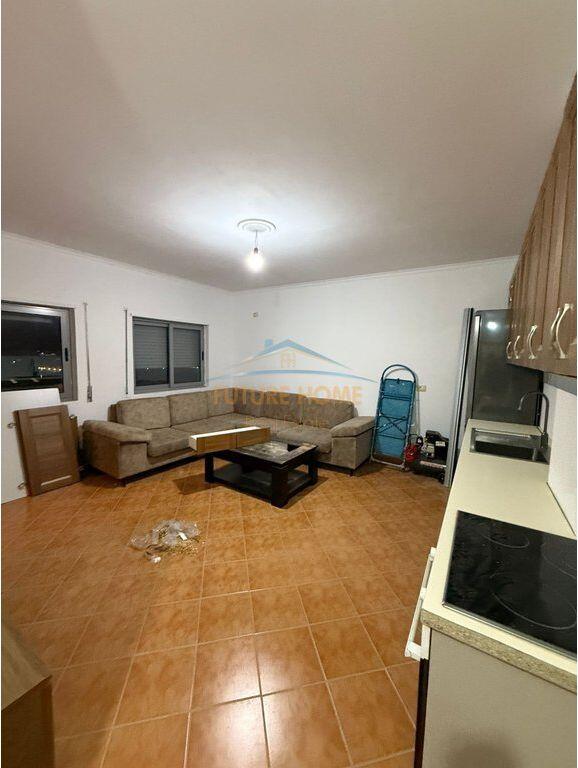 Qera, Apartament 1+1, Kombinat, Tiranë