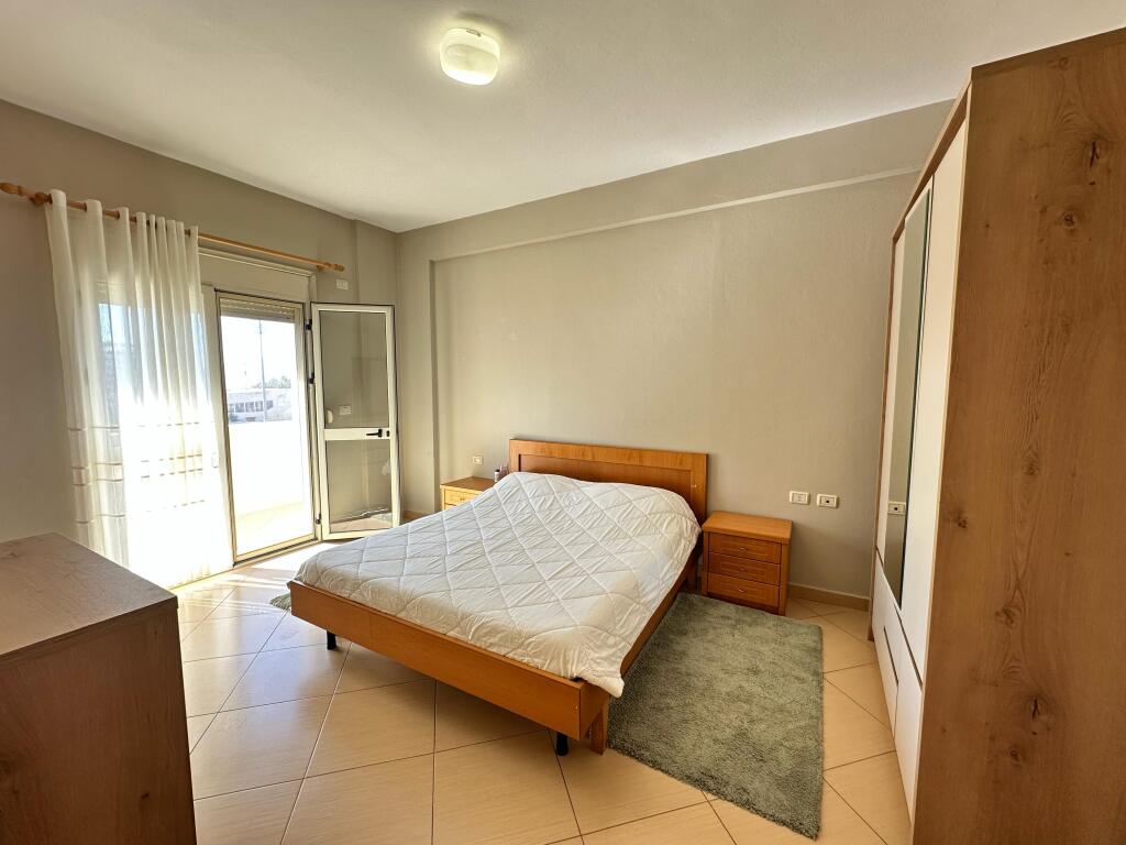 Apartament 2+1 me Qera Afatgjate - Stadiumi, Vlore