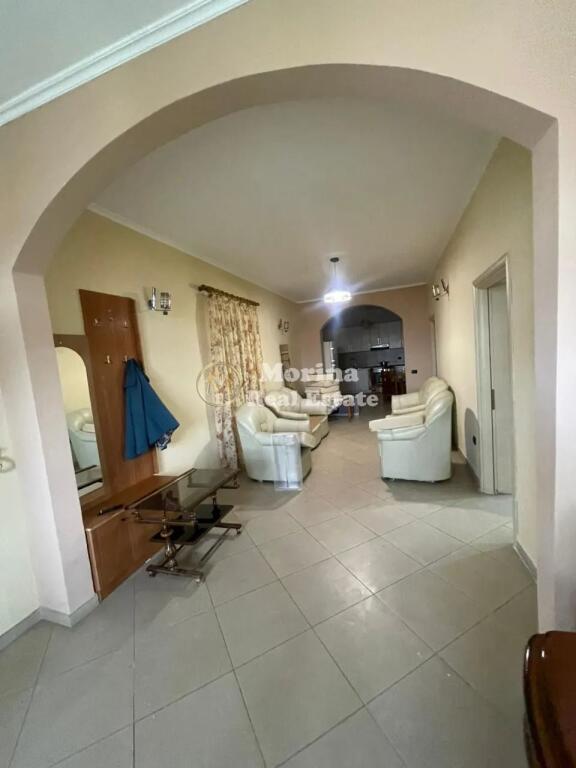 Affitto, Appartamento 2+1, a Selite, dietro la Scuola Marin Barleti, 600 Euro/mese