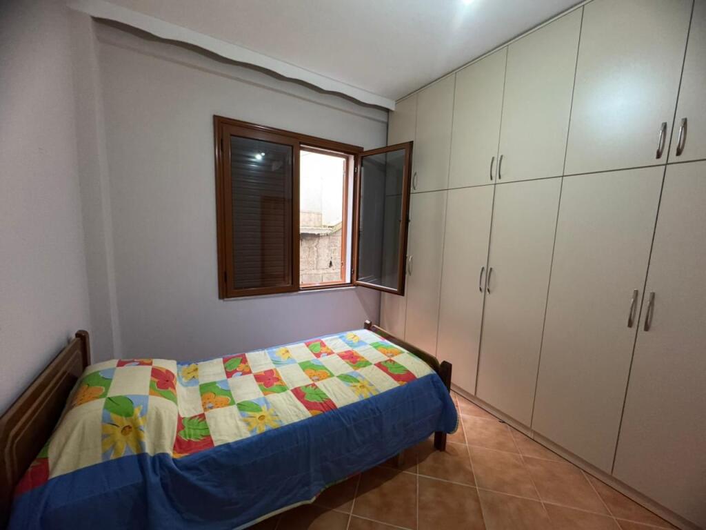 Jepet me qira apartament modern 2+1, pranë Kristal Center!