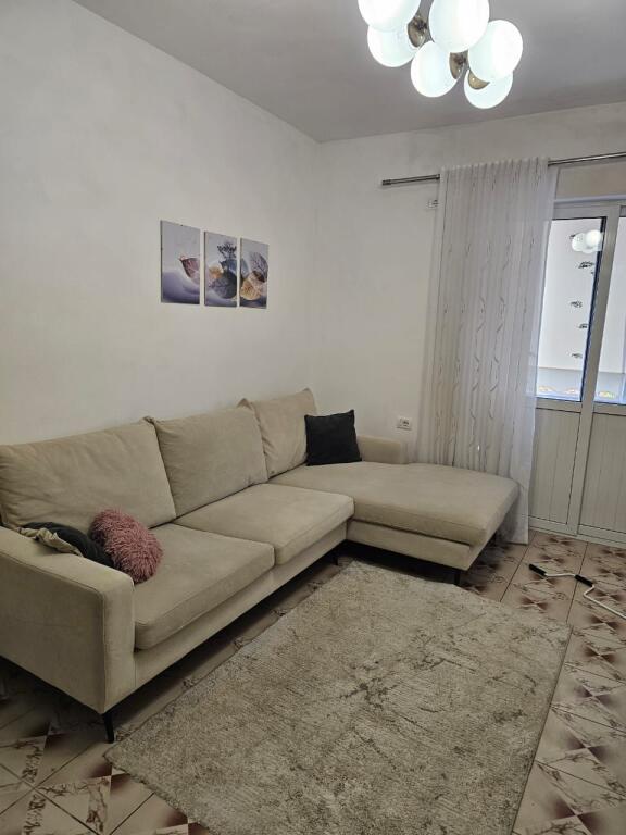 JEPET ME QIRA 2+1, AFËR RAJONIT TË POLICISË