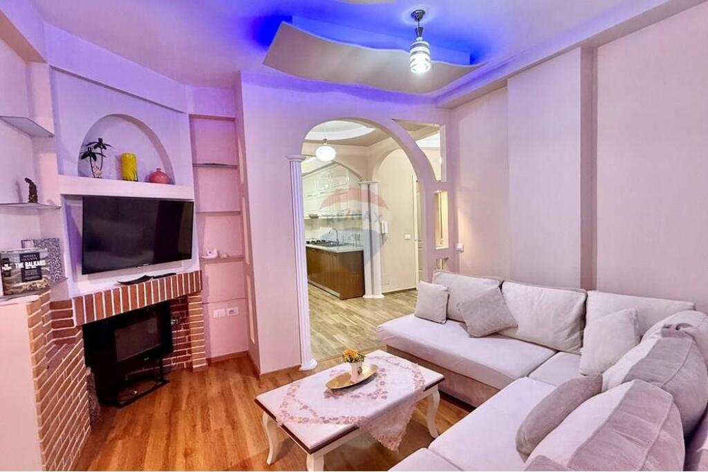APARTAMENT 1+1 ME QIRA PRANE GJIMNAZIT PARTIZANI !
