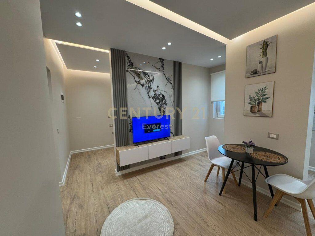 Apartament 1+1 dhe Garsoniere per shitje prane Qendres, Rruga e Barrikadave