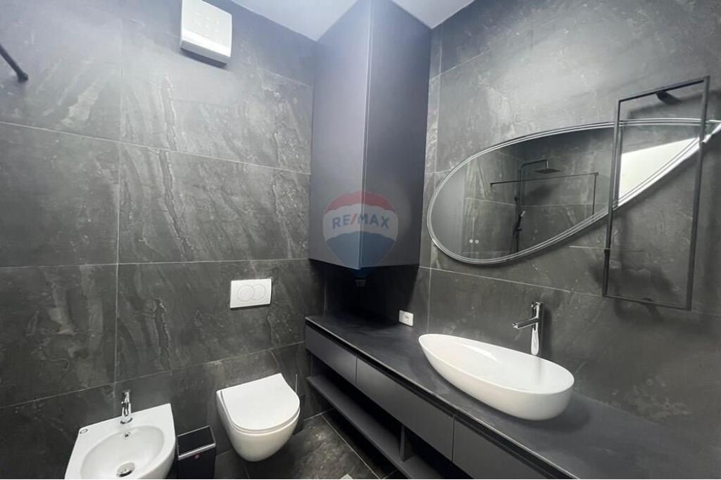 Apartament 2+1 me qira tek Liqeni i Thate .