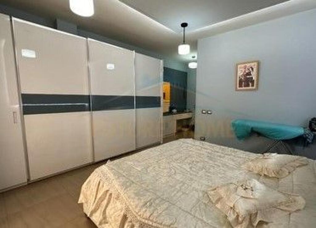 Shitet, Penthouse, Rruga e Dajtit, Fresku