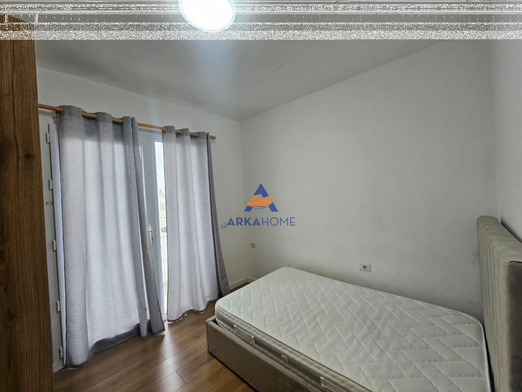 JEPET APARTMENT ME QERA 3+1+2 BALLKONE "ISH FUSHA E AVIACIONIT" 80.000 LEKE