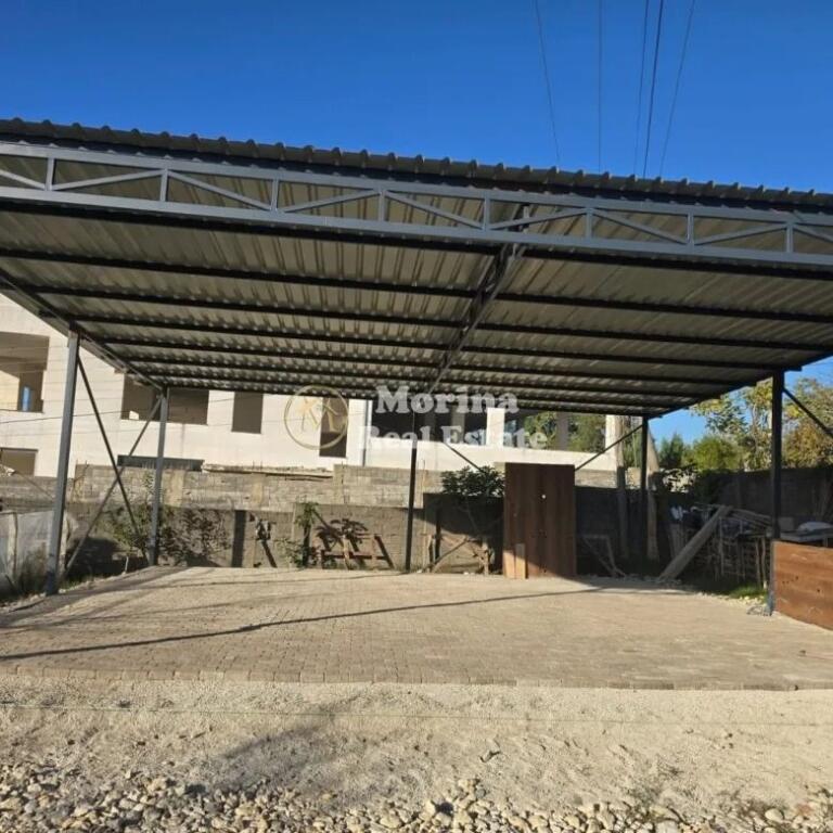 Affitto, Locale Commerciale/Magazzino, a Peze Helmes, 500 euro/mese.