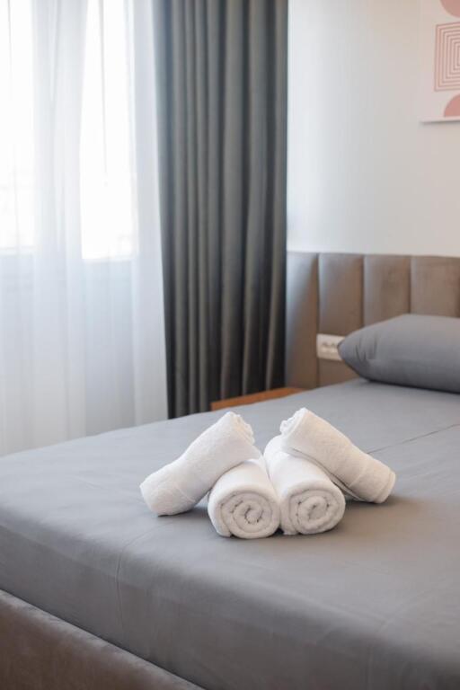 🏡 Jepet me qira Apartament 1+1 📍 Pas Ambasadës Amerikane / pranë shkollës “Osman Myderizi” 💶 60.000 lekë / muaj