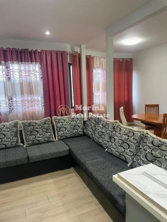 Appartamento 1+1, a Selite, dietro la Scuola Marin Barleti, 400 euro/mese