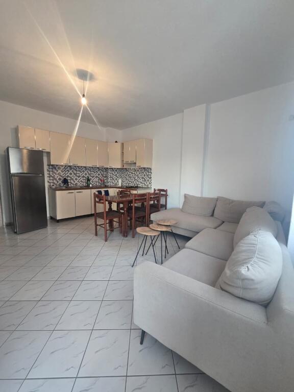 Apartament — 2+1 me qera 📍 Adresa: Shkembi i Kavajes.