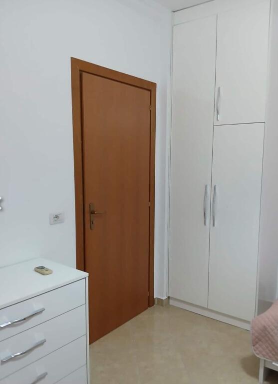 Apartament 2+1, Fresku!