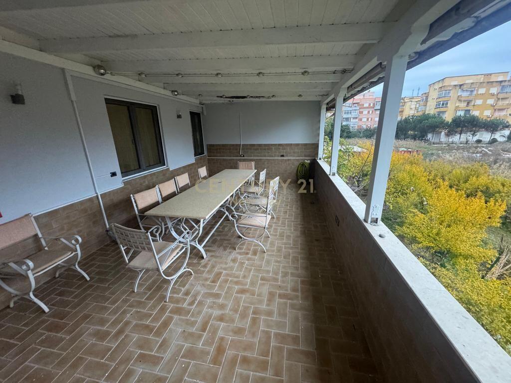 Shitet Apartament 2+1+2 , zona Mali Robit.