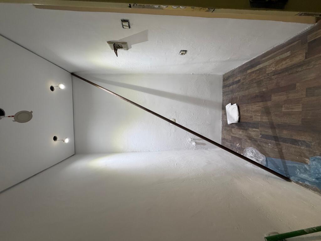 jepet ambjent zyre me qera tek Rruga Myslym Shyri