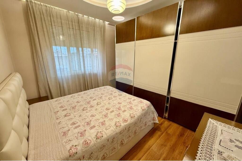 APARTAMENT 1+1 ME QIRA PRANE GJIMNAZIT PARTIZANI !
